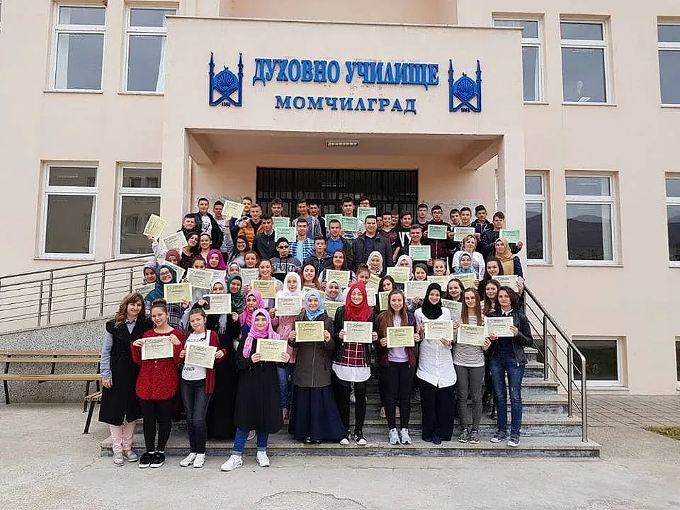 Момчилград в траур, оплаква удавените ученички