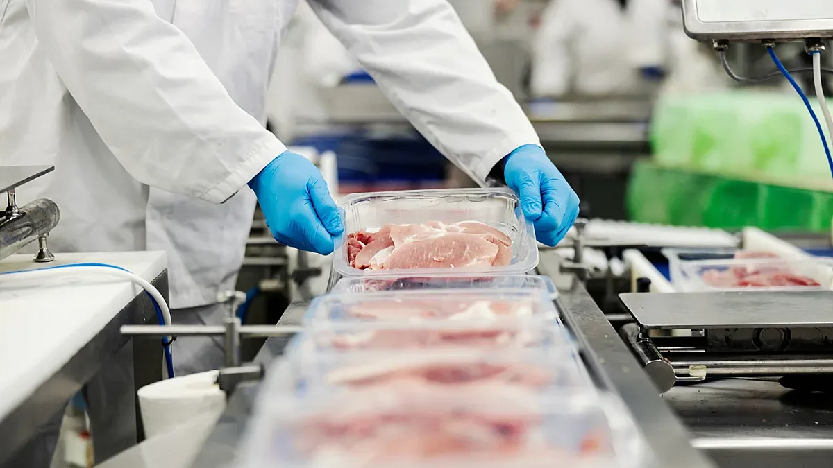 Lidl с още по-строг контрол върху качеството на месото и рибата на място в магазина