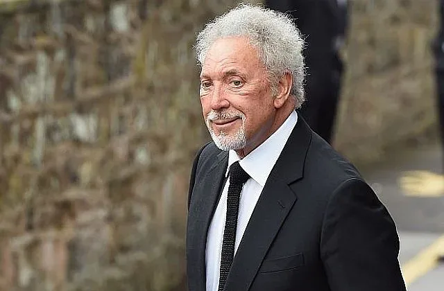 Том Джоунс щял да пее на „Златният Орфей“ за $2500