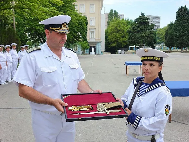 Кадети от ВВМУ получиха първо старшинско звание