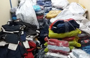 Задържаха голямо количество дрехи и маратонки на Дунав мост 2