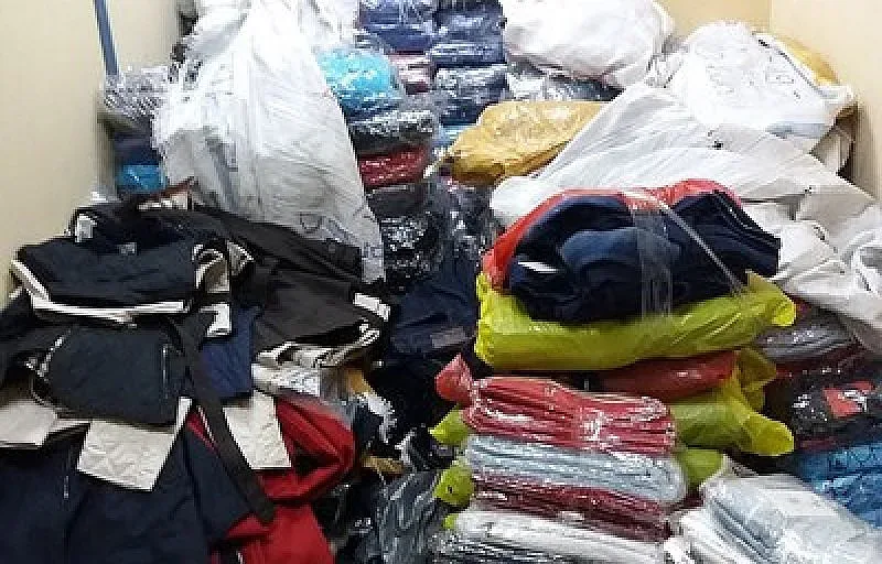 Задържаха голямо количество дрехи и маратонки на Дунав мост 2