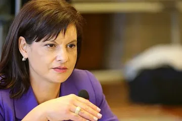 Дариткова: Защо БСП толерират дарения?