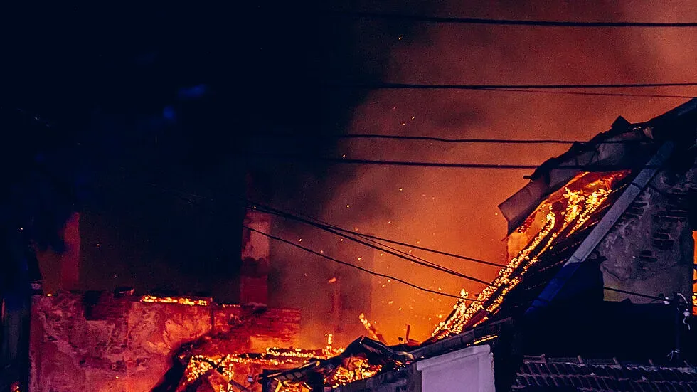 Унищожителен пожар в училище за приложни изкуства. Има ли пострадали деца