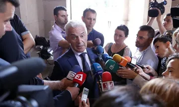 Атака предлага анекс към договора с Македония