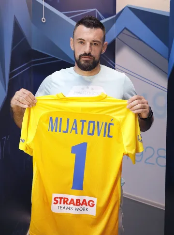 Левски подписа и с вратаря Миятович