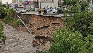 Рухна подпорна стена след пороя в Търговище