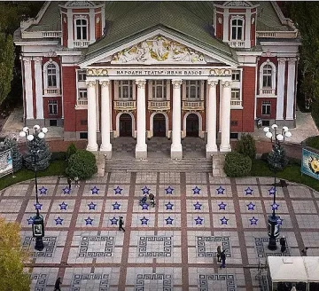 250 звезди изгряват пред Народния