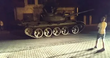 Пияни паркираха съвестки танк в полски град