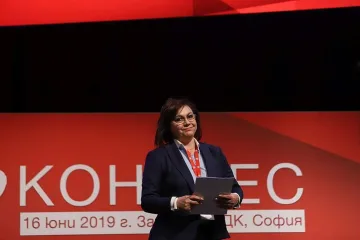 Нинова: ДПС ни дърпа килимчето