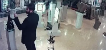 Ставри Калинов търси апаш във Фейсбук