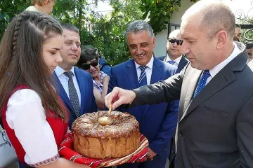 Президентът доволен, че Нинова остава шеф на БСП