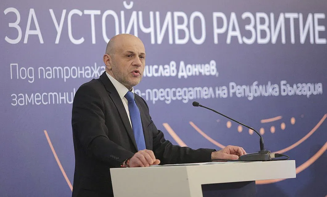 Дончев: Отваряме дебата за новата бг икономика