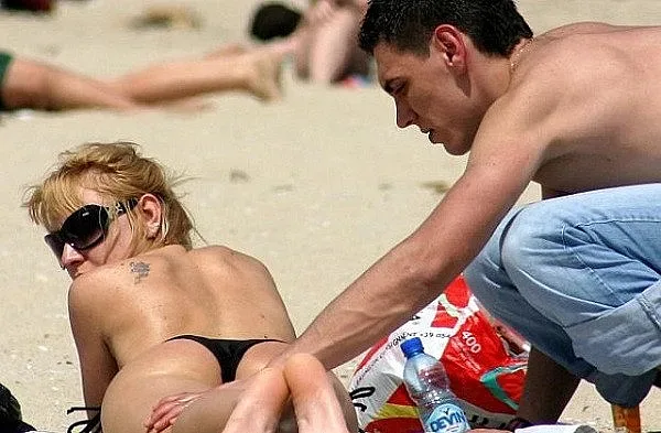 Гърция и Хърватия с тлъсти глоби за монокини на плажа