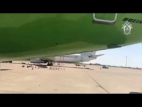 Пътнически самолет закачи пистата с опашка