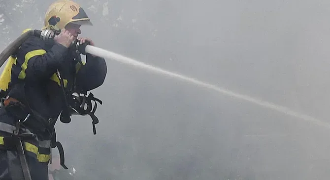 Пожар избухна в трафопост на фирма в Стара Загора