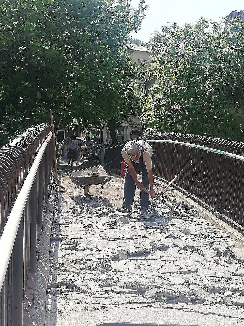 Ремонтират моста при бившите хали в Благоевград