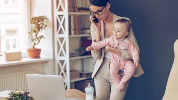 Промени с майчинството. Ето парите за 2026 г.