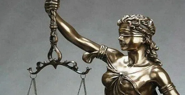 Професор оправдан по обвинение за подкуп