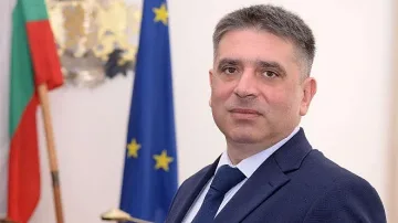 Кирилов хвърля оставка, ако мониторингът не падне