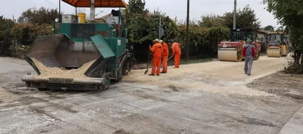 Кубрат заделя 5,7 млн. за ремонт на междуселски пътища