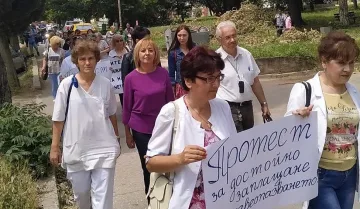 Манолова се оплаква от натиск над медсестри