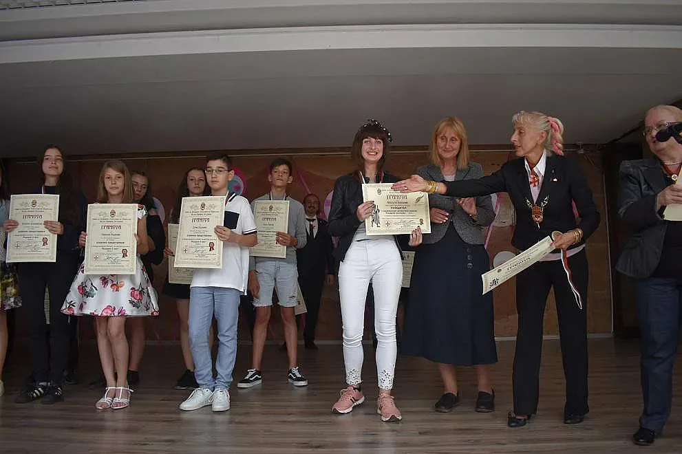 Есе за рицарството донесе стипендия на гимназистка