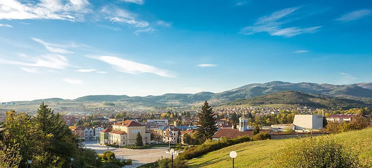 Панагюрище диша във врата на София по заплати
