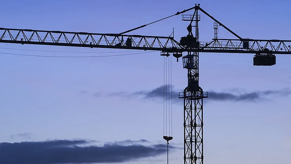 Кран разцепи жилищен блок в Далас