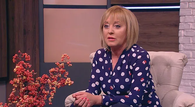 Манолова свиква форум за бързите кредити