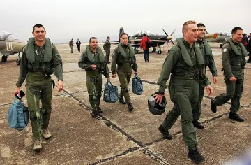 IT спецове, летци и водолази в армията с най-големи бонуси