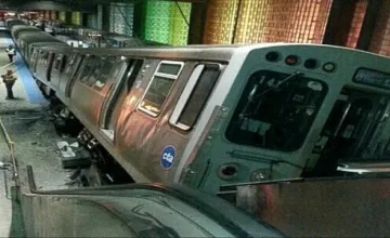 Дерайлира вагон в бостънското метро