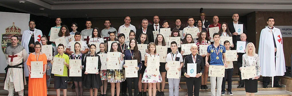 12 000 деца рисуваха и писаха за рицари