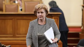 Менда Стоянова: Или високо ДДС, или висок ДОД