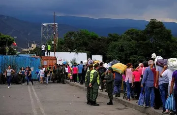 Хиляди венецуелци в Колумбия за  храна и лекарства
