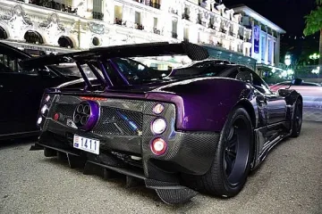 Хамилтън подкара по улиците своя Pagani Zonda