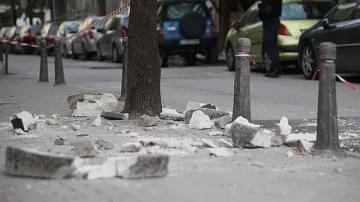 Мазилка прати 17-годишна в болница