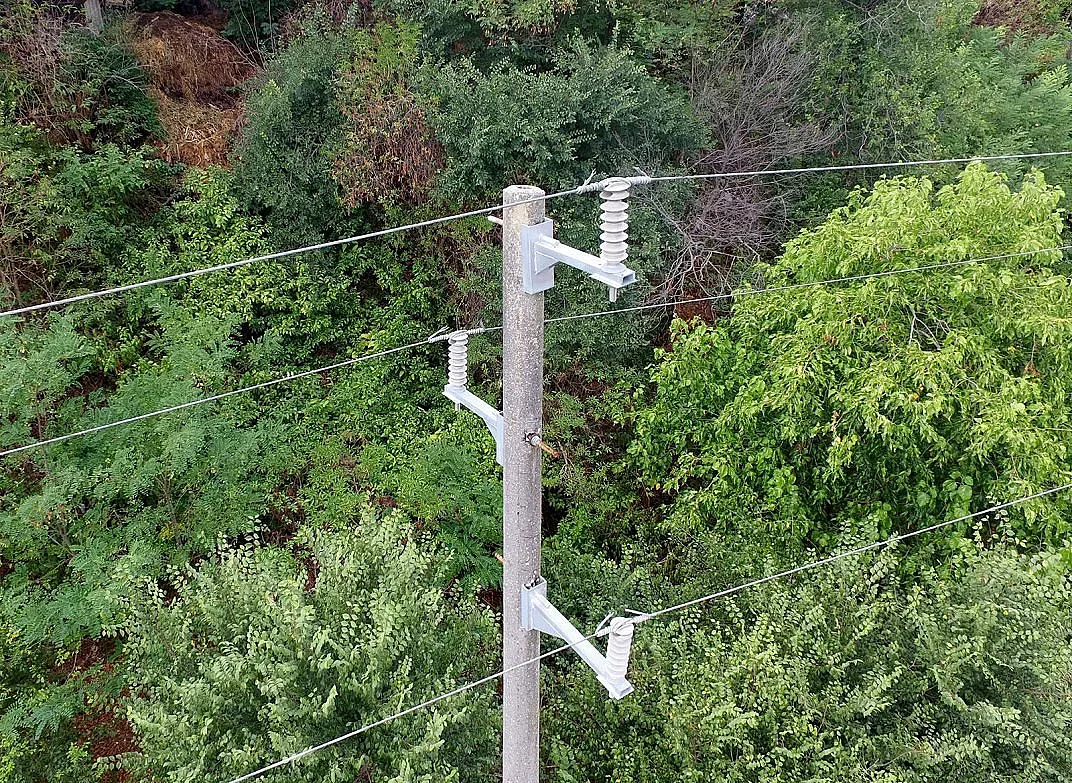 ЕРП Север съветва: при бури стойте далеч от електрически стълбове
