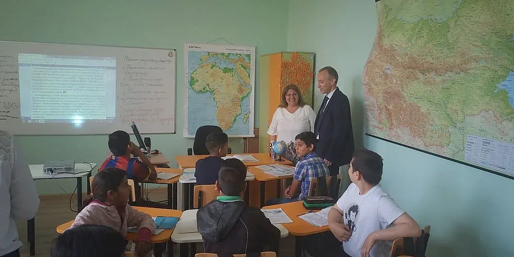 Учителите сами ще правят електронни уроци