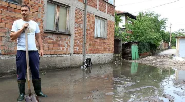 Няма данни за преливащи язовири и реки в страната