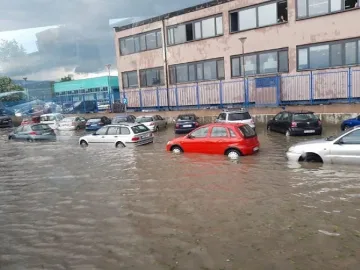 Юноши на Ботев вадят закъсали с каяк