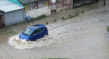 Бояна под вода, потоп затвори "Тракия" /ОБНОВЕНА/