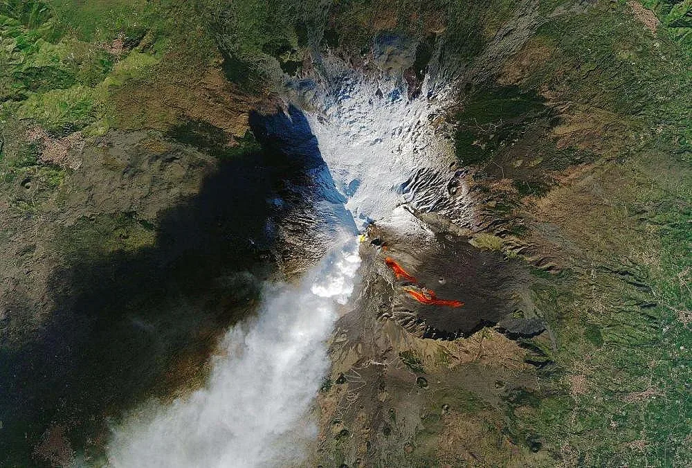 Вулканът Етна пак се събуди