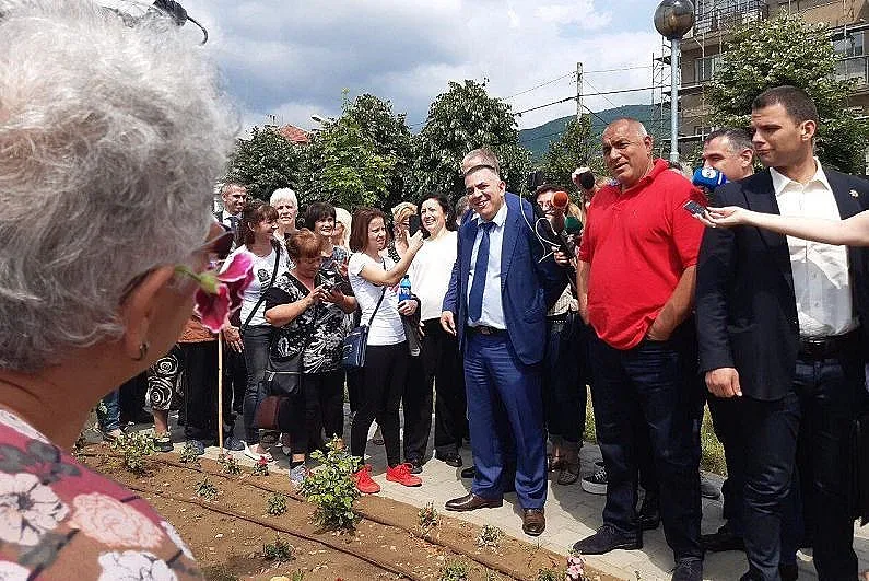 Премиерът провери ремонтирани обекти в Сливен