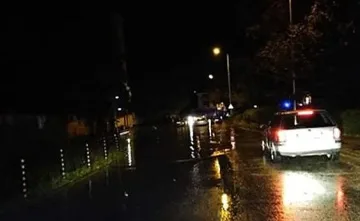 Проливен дъжд наводни улици и къщи в Хасково