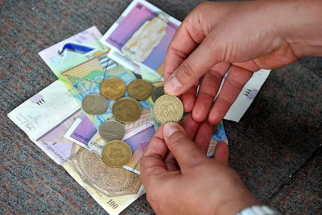 Скопие спира кеша над 500 евро