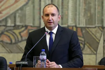 Радев: ГЕРБ и БСП да гледат хората