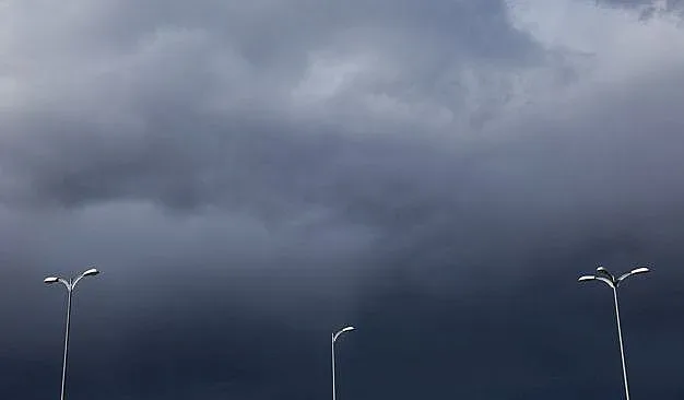 Кратки валежи с гръмотевици на много места