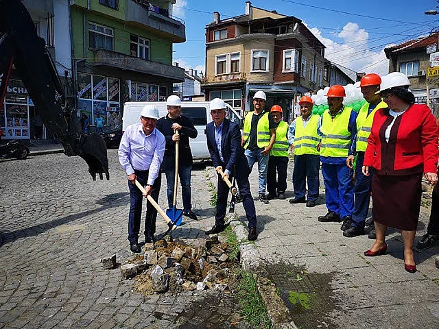 Рехабилитират улична мрежа в Кърджали