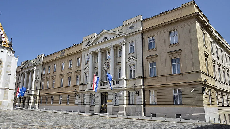 Откраднаха самоличността на хърватски политици